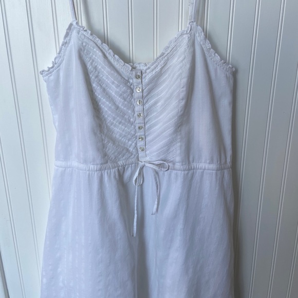 H&M Dresses & Skirts - H&M White Strapless Button-Front Sundress with Waist Tie